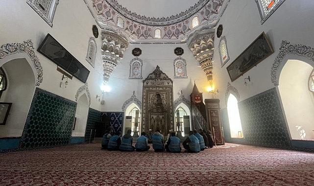 Denetimli Serbestlik Yükümlüleri Muradiye Külliyesi'nde Manevi Değerlerini Güçlendirdi
