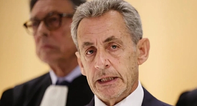 Fransa'da bir ilk: Eski cumhurbaşkanı Sarkozy, 5 yıllık cezası için hapse girdi