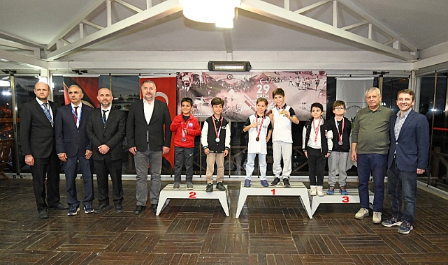Kızıl Geyik Fotokapanda Öğle Yemeği Molasında