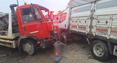 Orhangazi'de Feci Trafik Kazası: Traktör Taşıyan Çekici ile Kamyonet Çarpıştı, 4 Yaralı