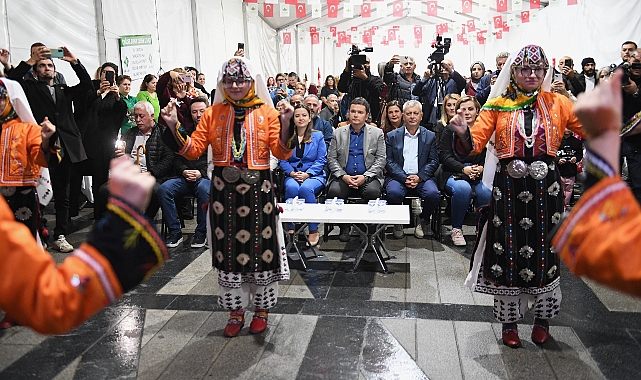 Üreten Kadınlar Cumhuriyet İçin Bir Araya Geldi