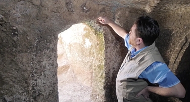 Adıyaman’daki Tharsa Antik Kenti’nde 1800 Yıllık Oda Mezar Gün Yüzüne Çıkarıldı