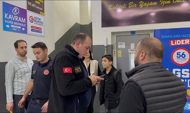 Bursa'da Asansörde Mahsur Kalan 2 Öğrenci Kurtarıldı