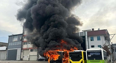 Bursa'da Bakım İçin Bırakılan Otobüsler Alev Topuna Döndü