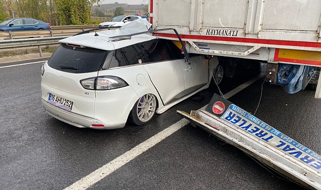Bursa’da Feci Kaza: Otomobil Tırın Altına Girdi, 3 Yaralı