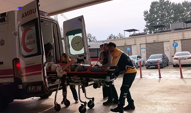 Bursa’da Feci Kaza: Otomobil Tırın Altına Girdi, 3 Yaralı