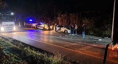 Bursa'da Rulo Saç Yüklü Tır ile Otomobilin Çarpıştığı Kazada 1 Kişi Yaralandı