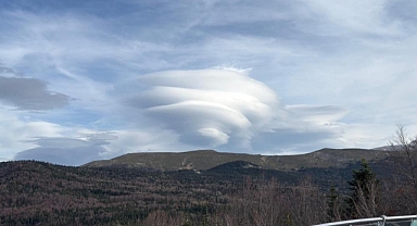 Bursa semalarında ortaya çıkan yuvarlak bulut vatandaşların dikkatini çekti