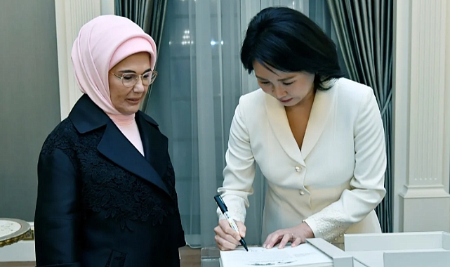 Emine Erdoğan, Güney Kore Devlet Başkanı Eşi ile Millet Kütüphanesi'ni Ziyaret Etti
