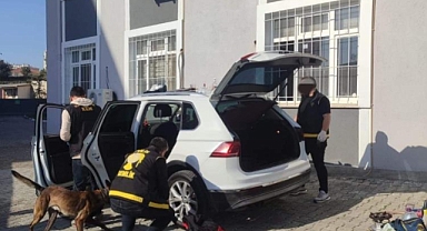 Gemlik'te Polis Şüpheli Araçta Uyuşturucu Madde Ele Geçirdi