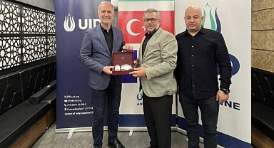 İnegöl Belediye Başkanı Alper Taban, Fransa'nın Cenon kentinde kardeş şehir protokolünü yeniledi