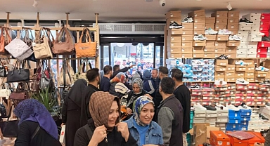 İnegöl'de Açılışa Özel 10 TL'lik Ürün İzdihama Neden Oldu