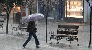 Meteoroloji'den Uyarı: İstanbul Dahil 20 İlde Sağanak Yağış Bekleniyor