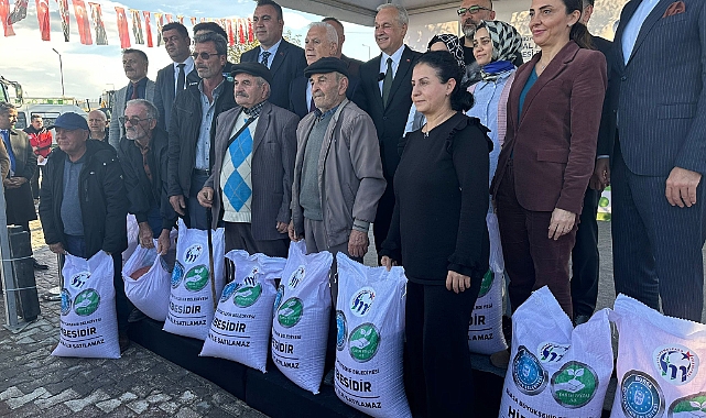 Mustafakemalpaşa’da Çiftçilere Tohum Desteği Bozbey: “Toprak Şehir Arsasından Daha Kıymetli Olacak”