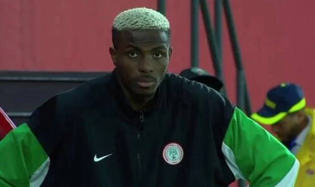 Victor Osimhen Devre Arasında Gözyaşlarıyla Soyunma Odasına Gitti