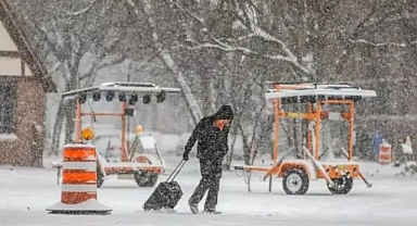 ABD'de Şiddetli Kar Fırtınası: 2.500 Uçuş İptal, Indiana'da Zincirleme Kaza