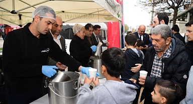 Başkan Erkan Aydın Çiftehavuzlar Mahallesi'nde Vatandaşların Taleplerini Dinledi