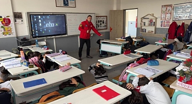 Bursa'da JAK Timlerinden Öğrencilere Deprem Farkındalık Eğitimi