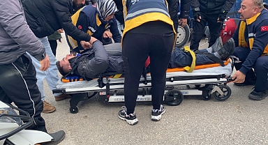 Bursa'da otomobile çarpan motosikletli ağır yaralandı