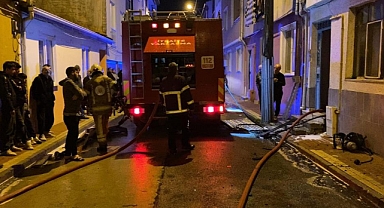 Bursa İnegöl'de 2 Katlı Binanın Çatısında Yangın Çıktı