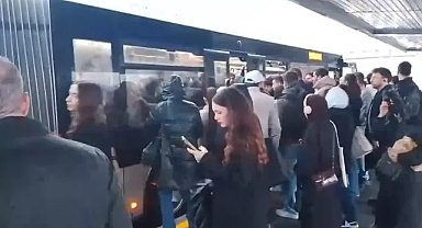 İstanbul'da Metrobüs Arızası Trafiği Felç Etti