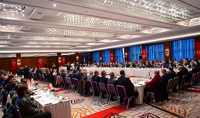 Mehmet Uçum’dan Bursa ziyareti: “Türkiye Sohbetleri” programı gerçekleştirildi