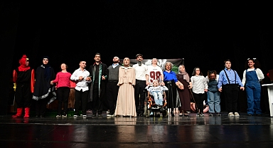 Osmangazi Belediyesi Engelli Tiyatro Ekibi 'Miras Değil Mübarek'le Sahneye Çıktı