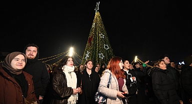 Osmangazi Yeni Yıl Festivali’nde Çizik Grubu Sahne Aldı