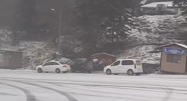 Uludağ'da Beklenen Kar Yağışı Başladı