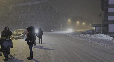 Uludağ'da Yoğun Kar Yağışı: Kar Lastiği Olmayan Araçlar Zirveye Alınmıyor