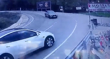 Uludağ Yolunda Kaygan Zemin Peş Peşe Kazalara Neden Oldu