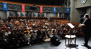 Yıldırım Belediyesi'nden 80'ler ve 90'lar Rüzgârı: 'Gülümseten Hatıralar' Gösterisi