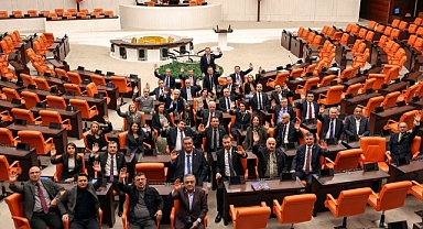 Özgür Özel’den Emekli Maaşı Tepkisi: “20 Bin Lira Çocuğa Harçlık Gibi”