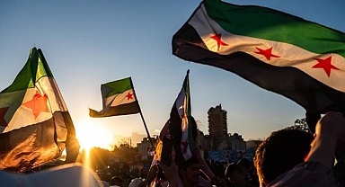 Suriye’de Tarihi Karar: Kürtlere Vatandaşlık ve Dil Hakkı Tanındı