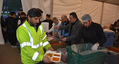BEKSİAD ve Yıldırım Belediyesi Ramazan İftar Çadırında Yüzlerce Vatandaşla Buluştu