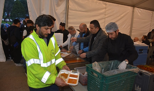 BEKSİAD ve Yıldırım Belediyesi Ramazan İftar Çadırında Yüzlerce Vatandaşla Buluştu