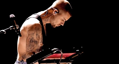 Grammy 2026’ya Damga Vurdu: Justin Bieber Yıllar Sonra Sahneye Bu Kez Farklı Çıktı